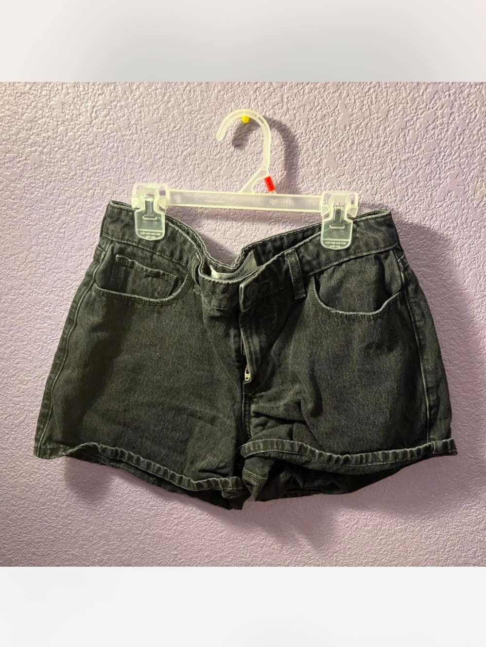 Hollister High-Rise 5” Relaxed Shorts, black. size 8